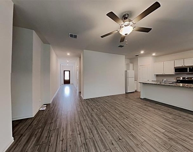 629 Fitzroy Lane - Photo Thumbnail 2