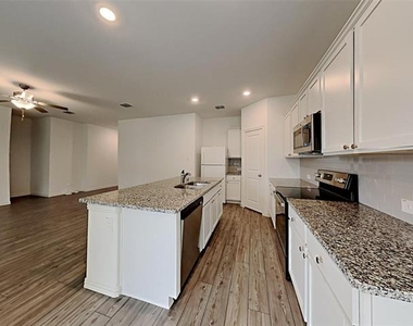 629 Fitzroy Lane - Photo Thumbnail 4