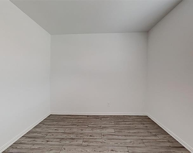 629 Fitzroy Lane - Photo Thumbnail 10