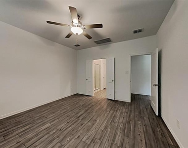 629 Fitzroy Lane - Photo Thumbnail 7