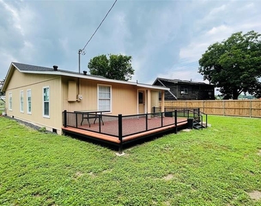 109 Lois Street - Photo Thumbnail 4