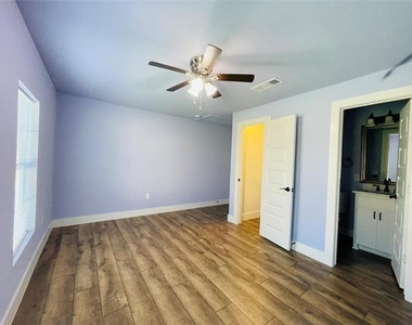 109 Lois Street - Photo Thumbnail 9