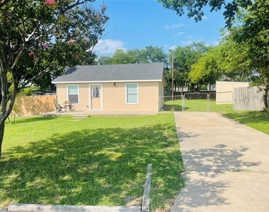 109 Lois Street - Photo Thumbnail 12