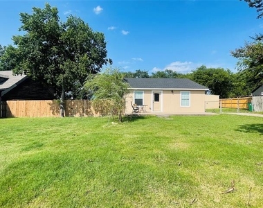 109 Lois Street - Photo Thumbnail 13