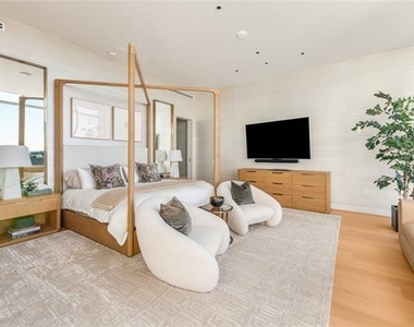 1747 Leonard Street - Photo Thumbnail 18
