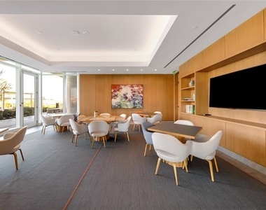 1747 Leonard Street - Photo Thumbnail 28