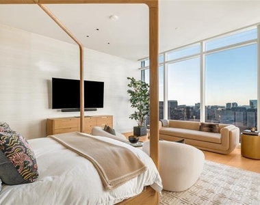 1747 Leonard Street - Photo Thumbnail 19