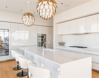 1747 Leonard Street - Photo Thumbnail 9