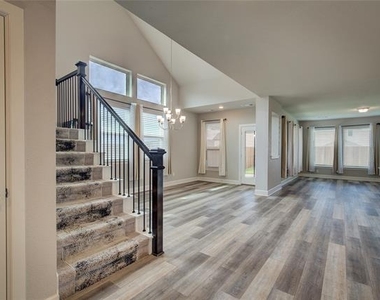 1817 Arbor Drive - Photo Thumbnail 2