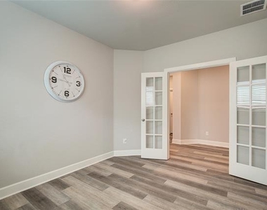 1817 Arbor Drive - Photo Thumbnail 4