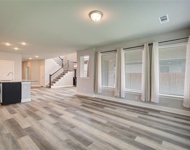 1817 Arbor Drive - Photo Thumbnail 8