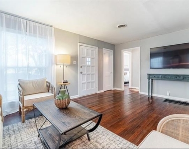 1201 W Alan Avenue - Photo Thumbnail 3
