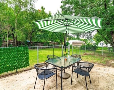 1201 W Alan Avenue - Photo Thumbnail 15
