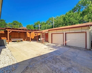 915 Stewart - Photo Thumbnail 20