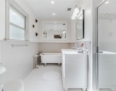 915 Stewart - Photo Thumbnail 13