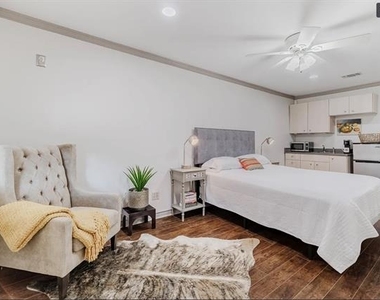 915 Stewart - Photo Thumbnail 16