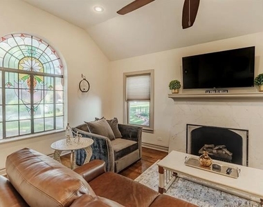 915 Stewart - Photo Thumbnail 4