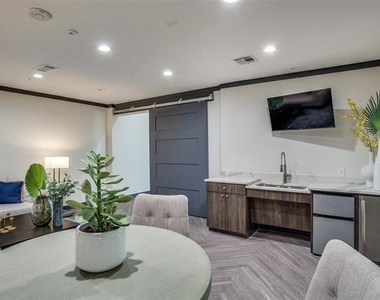 4200 Broadway Avenue - Photo Thumbnail 5