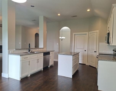 11607 Michele Drive - Photo Thumbnail 5