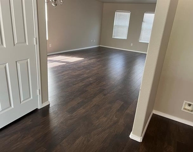 1717 Grassy View Drive - Photo Thumbnail 12