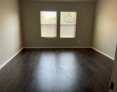 1717 Grassy View Drive - Photo Thumbnail 25