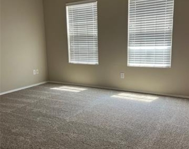 1717 Grassy View Drive - Photo Thumbnail 4