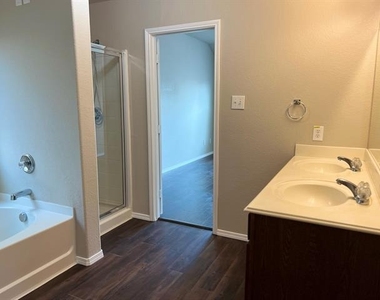 1717 Grassy View Drive - Photo Thumbnail 29
