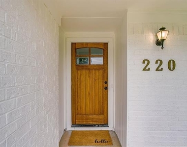 220 Rolling Hills Drive - Photo Thumbnail 4
