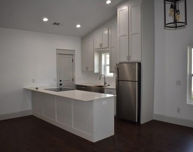 1216 W Nelson Street - Photo Thumbnail 9