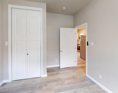 2209 Wellington Street - Photo Thumbnail 11