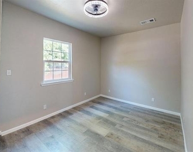 2209 Wellington Street - Photo Thumbnail 15