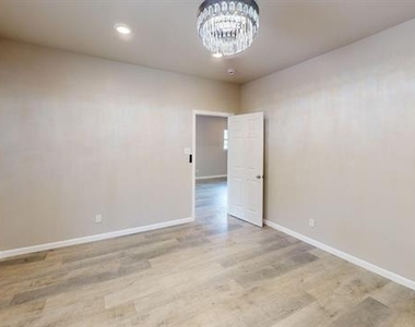 2209 Wellington Street - Photo Thumbnail 12