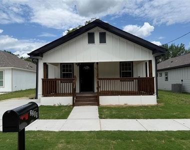 2209 Wellington Street - Photo Thumbnail 2