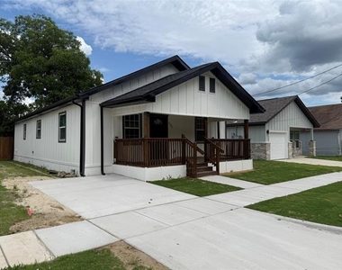2209 Wellington Street - Photo Thumbnail 1