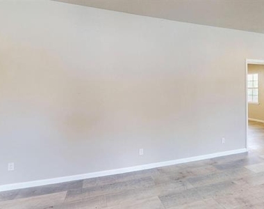 2209 Wellington Street - Photo Thumbnail 7