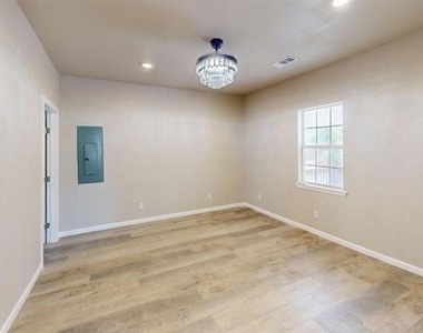 2209 Wellington Street - Photo Thumbnail 13