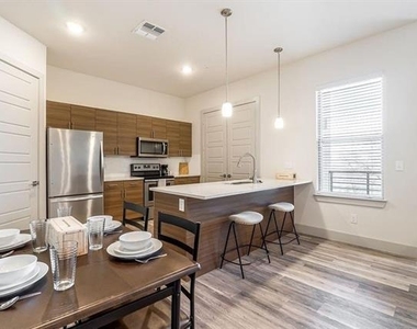 2712 Wingate Street - Photo Thumbnail 7
