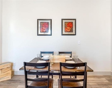 2712 Wingate Street - Photo Thumbnail 9