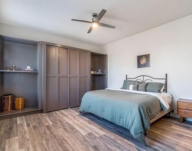 2712 Wingate Street - Photo Thumbnail 10