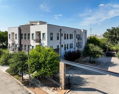 2712 Wingate Street - Photo Thumbnail 2