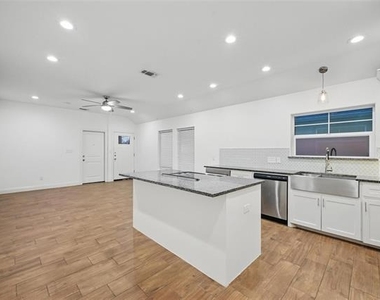 607 E Carter Street - Photo Thumbnail 2
