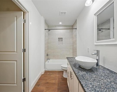 607 E Carter Street - Photo Thumbnail 14