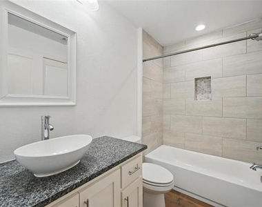 607 E Carter Street - Photo Thumbnail 16