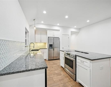 607 E Carter Street - Photo Thumbnail 3