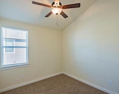 645 Wheatfield Drive - Photo Thumbnail 5