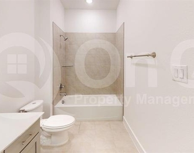 2950 Frederick Drive - Photo Thumbnail 4
