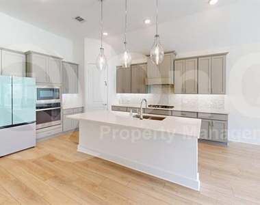 2950 Frederick Drive - Photo Thumbnail 2