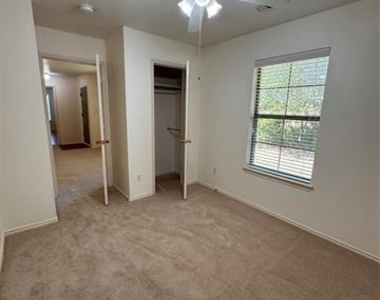 414 N Jackson Avenue - Photo Thumbnail 23