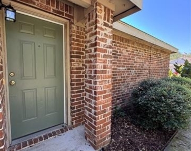 414 N Jackson Avenue - Photo Thumbnail 2