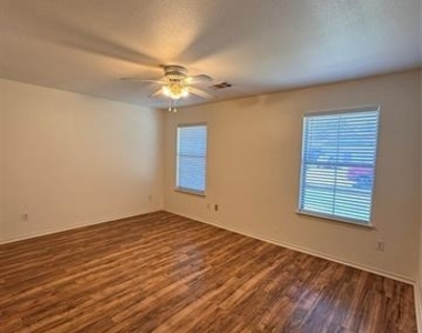 414 N Jackson Avenue - Photo Thumbnail 12